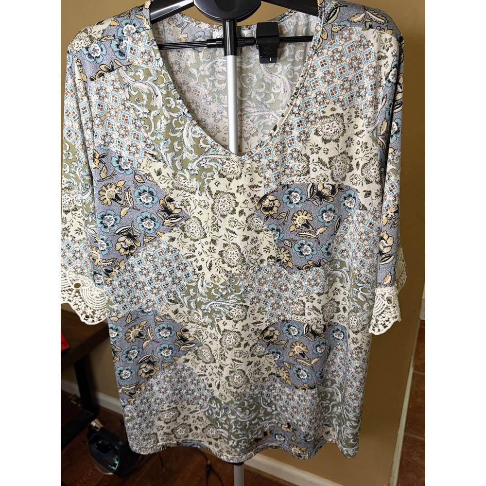 Stem & Vine Womens Plus 3X Patchwork Floral Paisley V-Neck Top Crochet Lace Cuff